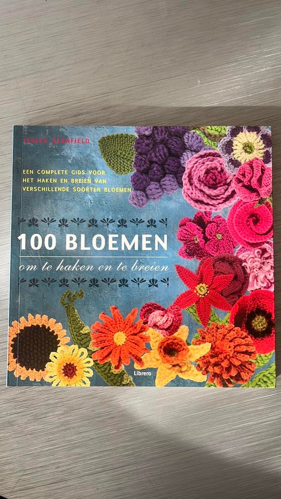 Lesley Stanfield 100 bloemen om te haken en te breien, Ophalen of Verzenden, Zo goed als nieuw