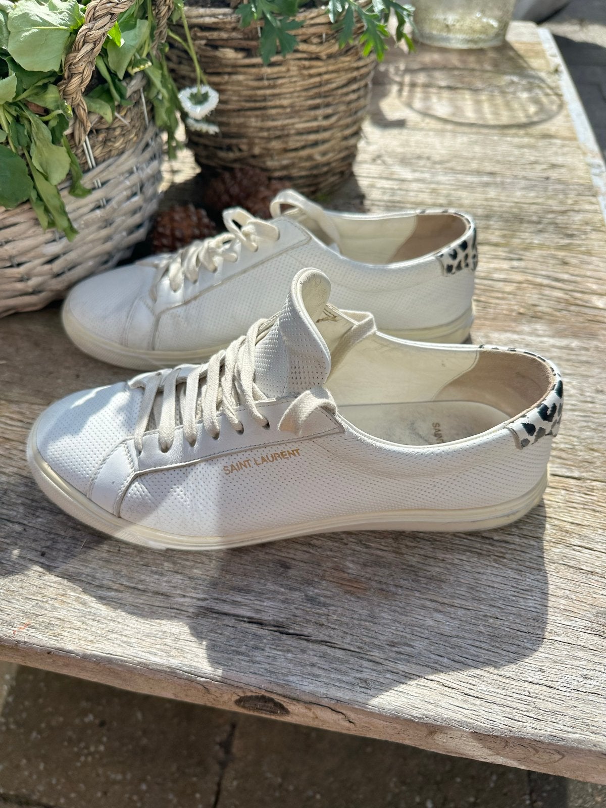 Saint Laurent Sneakers Maat 39 - Gedragen, Kleding | Dames, Schoenen, Ophalen of Verzenden, Gedragen, Wit, Sneakers of Gympen