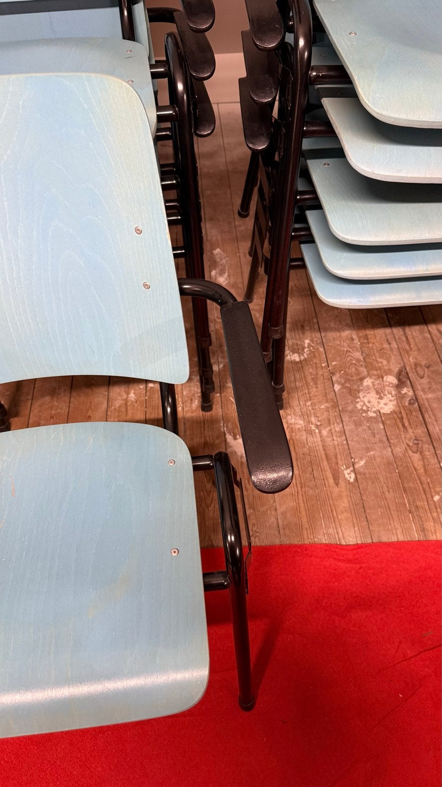 Stapelbare stoelen met armleuningen - lichtblauw, Ophalen, Gebruikt, Blauw, 250 st