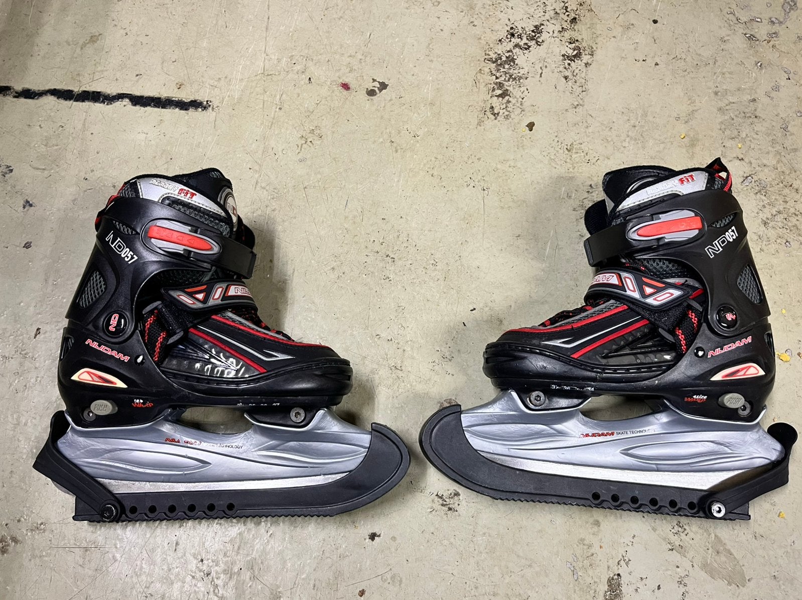 Nijdam ijshockey schaatsen 34-37 zwart/rood, Sport en Fitness, Schaatsen, Ophalen of Verzenden, Zo goed als nieuw