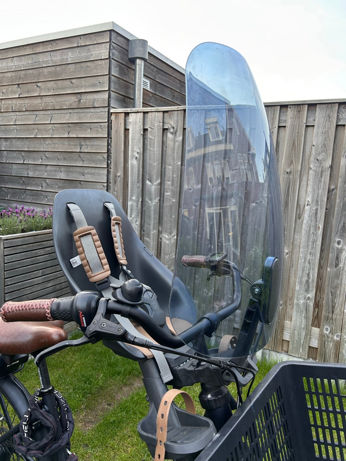 Iki kinderzitje fiets met windscherm, Fietsen en Brommers, Fietsaccessoires | Fietsstoeltjes, Ophalen, Gebruikt, Voorzitje