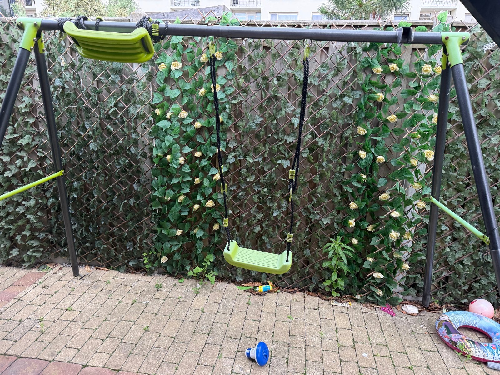 Schommel met kleine roestplekjes, kan nog een ronde mee, Ophalen of Verzenden, Gebruikt, Schommel