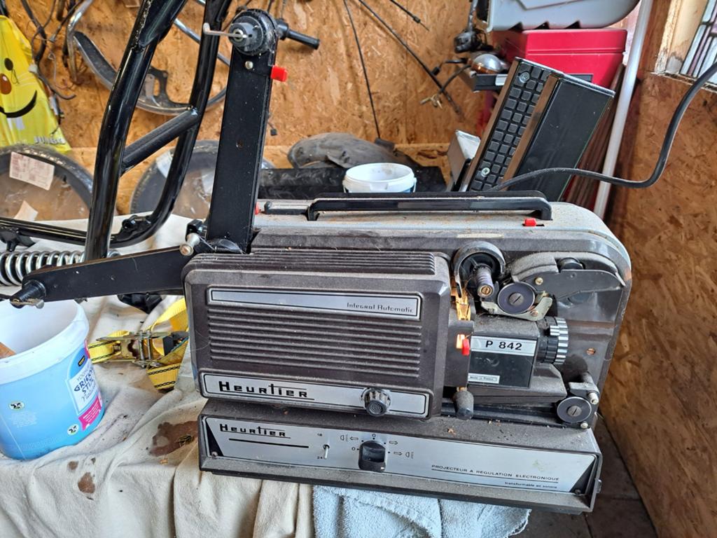 Heurtier filmprojector - werkt, met roestvorming, Ophalen, Gebruikt