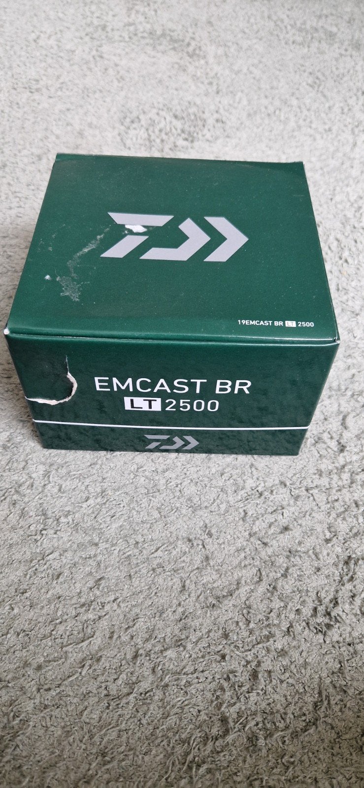 Daiwa 19 Emcast BR LT 2500 Vismolen - Nieuw in Doos, Ophalen of Verzenden