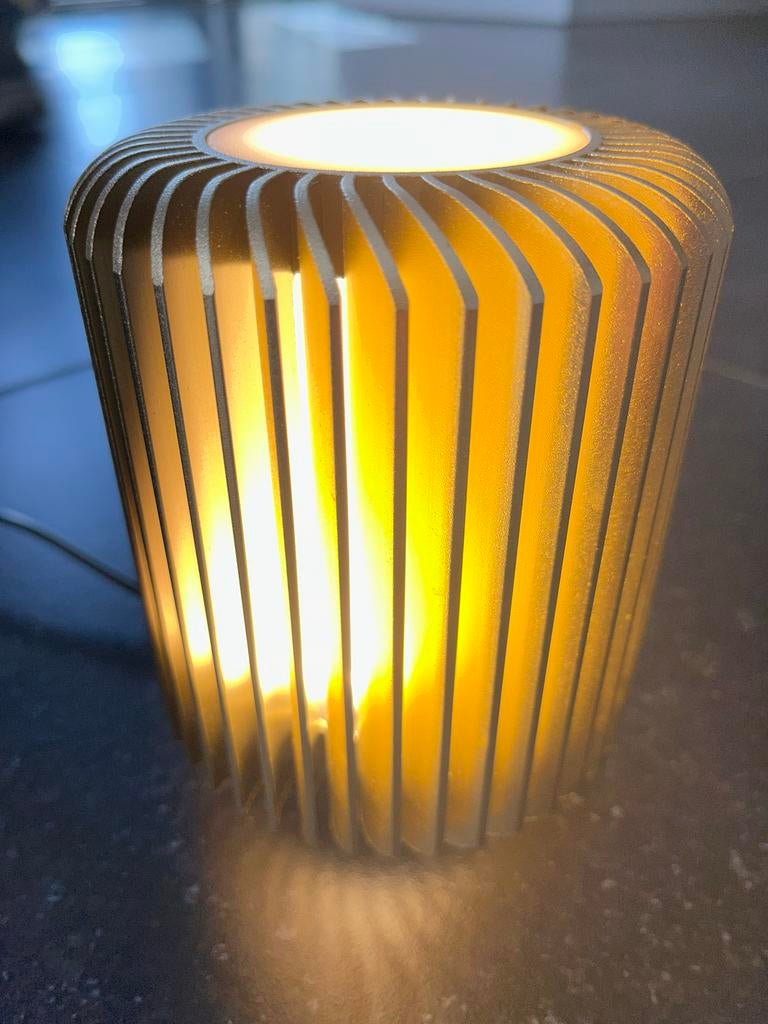Moderne gouden tafellamp - sfeervolle verlichting, Ophalen of Verzenden, Zo goed als nieuw