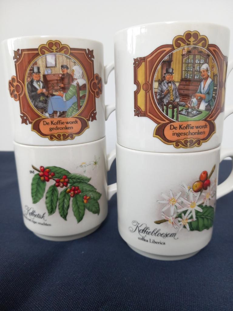 4 Douwe Egberts koffiemokken van Villeroy & Boch, Gebruikt, Ophalen of Verzenden, Overige stijlen, Kop(pen) en/of Schotel(s)