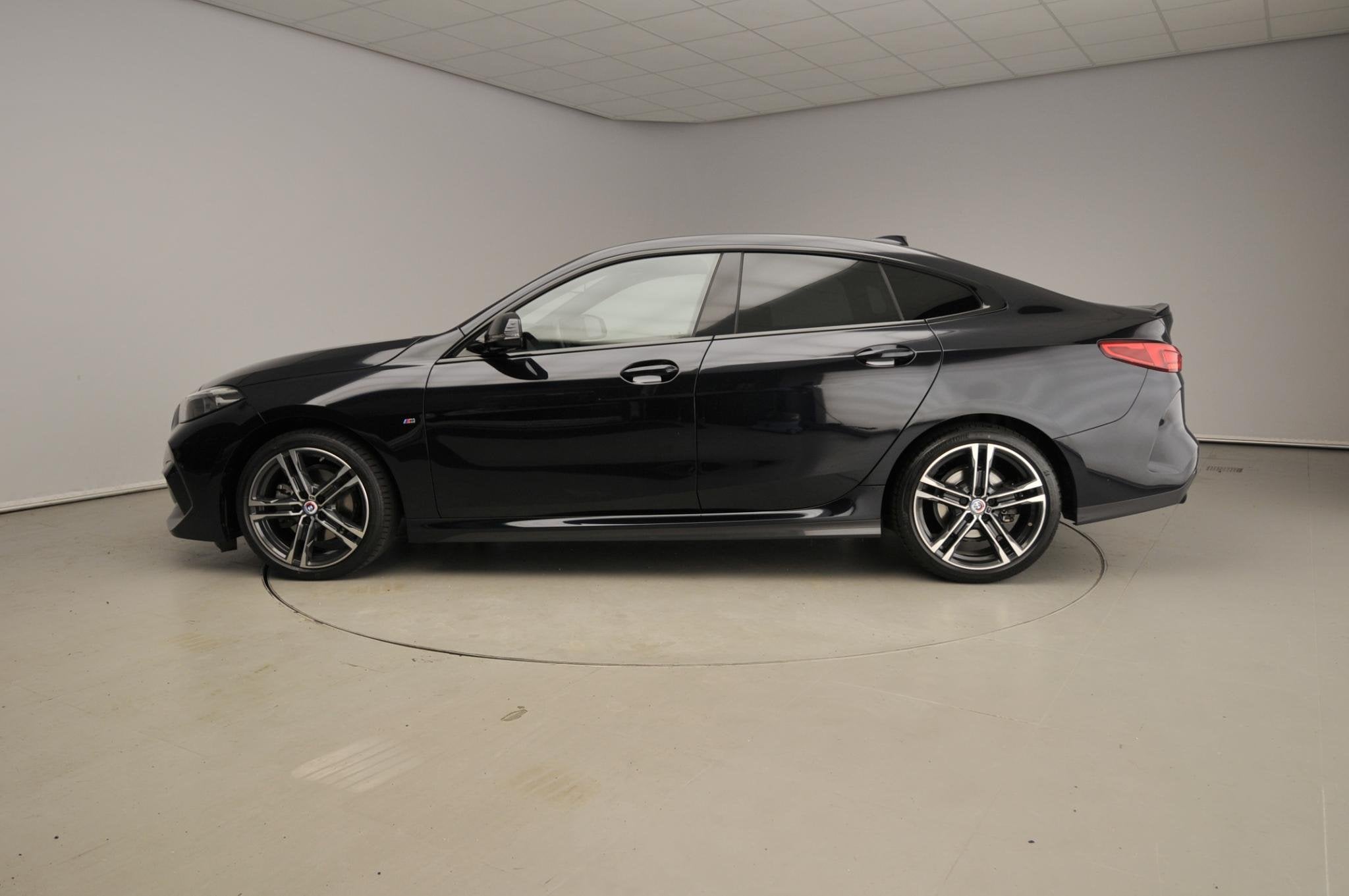 BMW 2 Serie Gran Coupé 218i | M-Sportpakket | LED | Navigat, Gebruikt, 1350 kg, Zwart, Origineel Nederlands