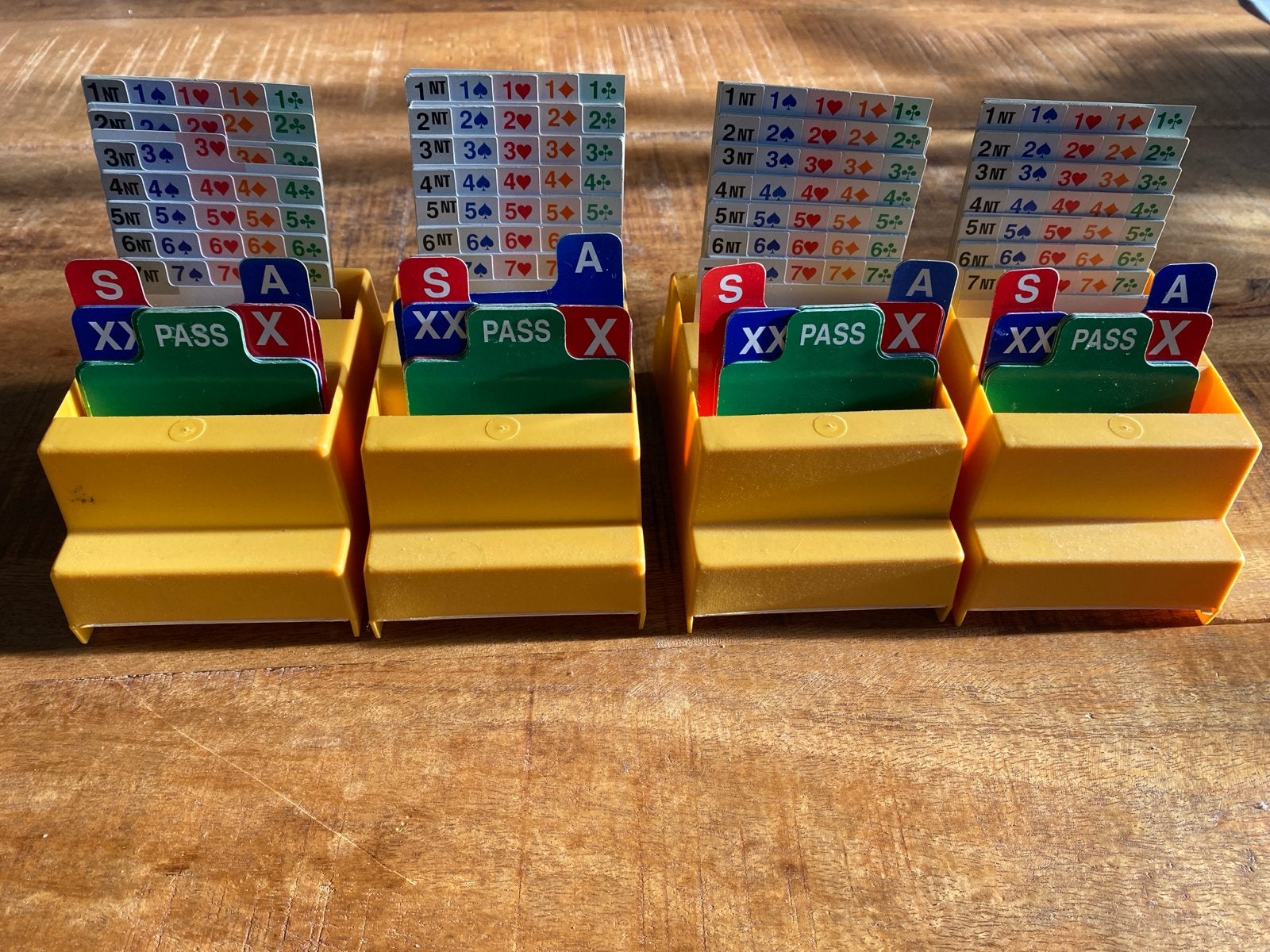 Biedboxen voor Bridge (4 stuks), Drie of vier spelers, Ophalen of Verzenden, Zo goed als nieuw
