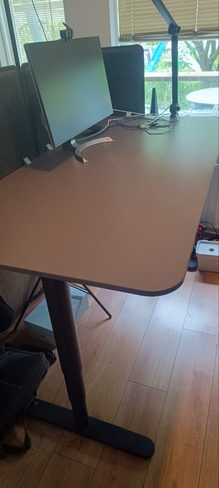IKEA Bekant Zit-sta Bureau met Scheidingswanden, Ophalen