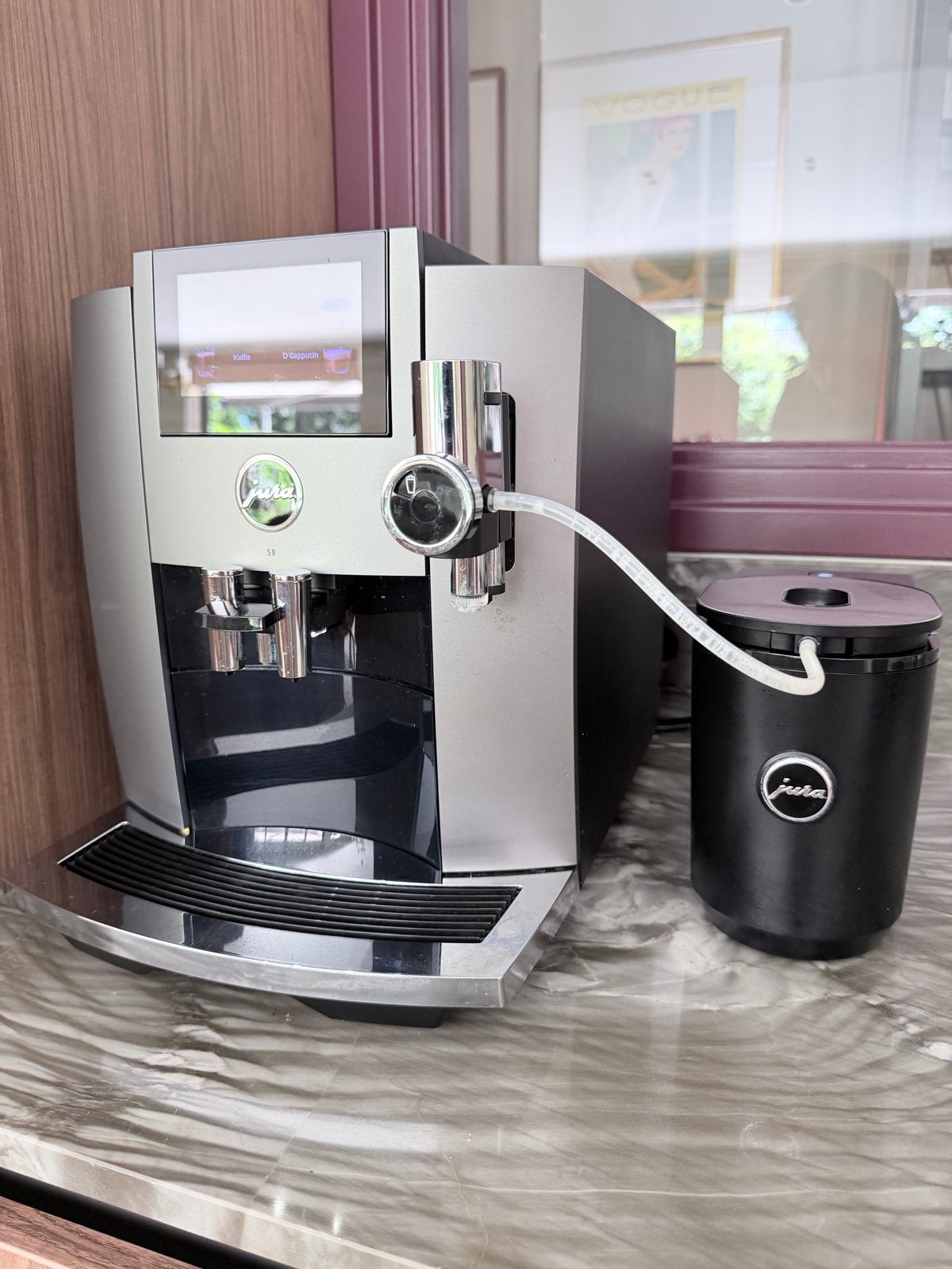 Jura S8 koffiemachine met melkkoeler, Ophalen, Afneembaar waterreservoir, Gebruikt, 10 kopjes of meer