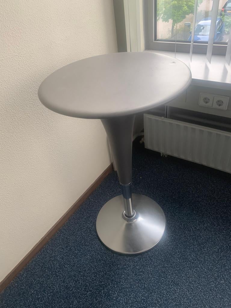 Magis Bombo hoogte verstelbare tafel, Huis en Inrichting, Ophalen, Zo goed als nieuw, Metaal, Eén