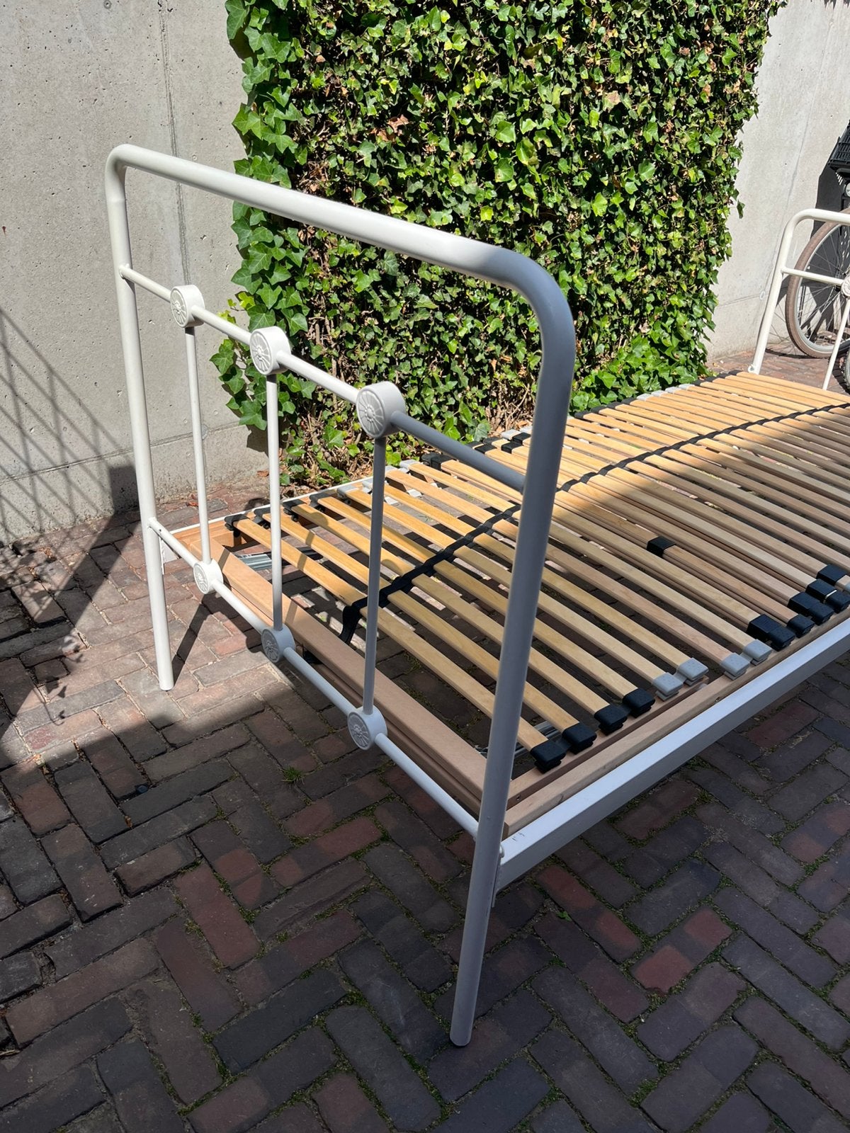 Metalen ledikant zónder (!) lattenbodem, Ophalen, 85 tot 100 cm, Gebruikt, Lattenbodem