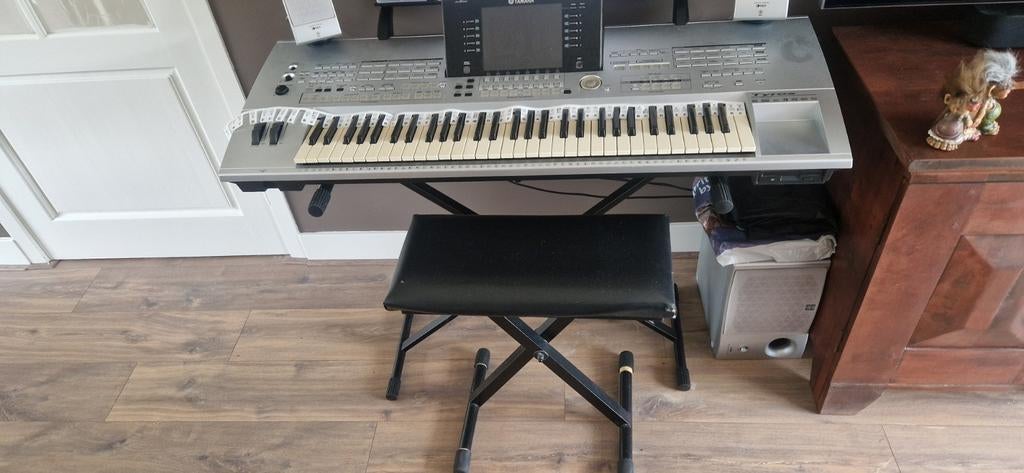 Yamaha Tyros Keyboard met standaard en krukje, Ophalen, Yamaha, Midi-aansluiting, 61 toetsen