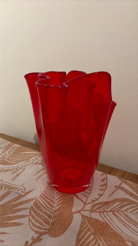 Zakdoek vaas rood, Ophalen of Verzenden, Minder dan 50 cm, Rood, Glas