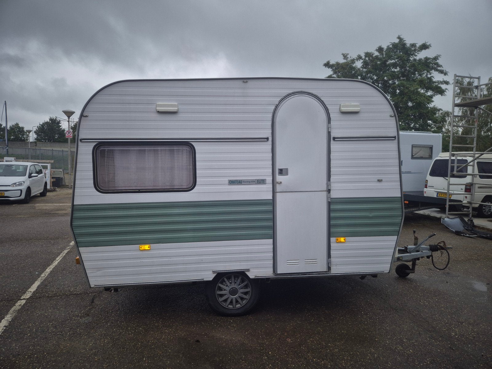 Chateau Touring 320 Caravan - Vintage uit 1977, Chateau, Rondzit, Particulier, 4 tot 5 meter