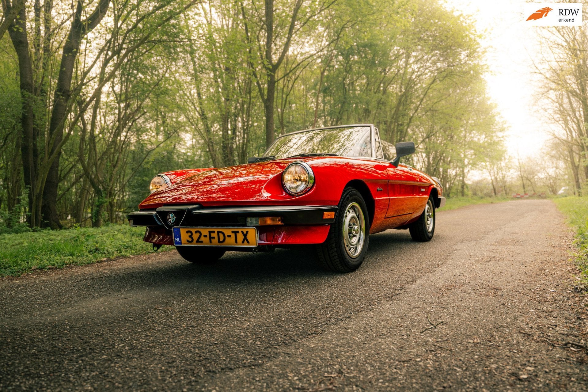 Alfa Romeo Spider 2.0 Graduate / Nwe Kap / Airco! / Liefhebb, 127 pk, Achterwielaandrijving, Gebruikt, Zwart