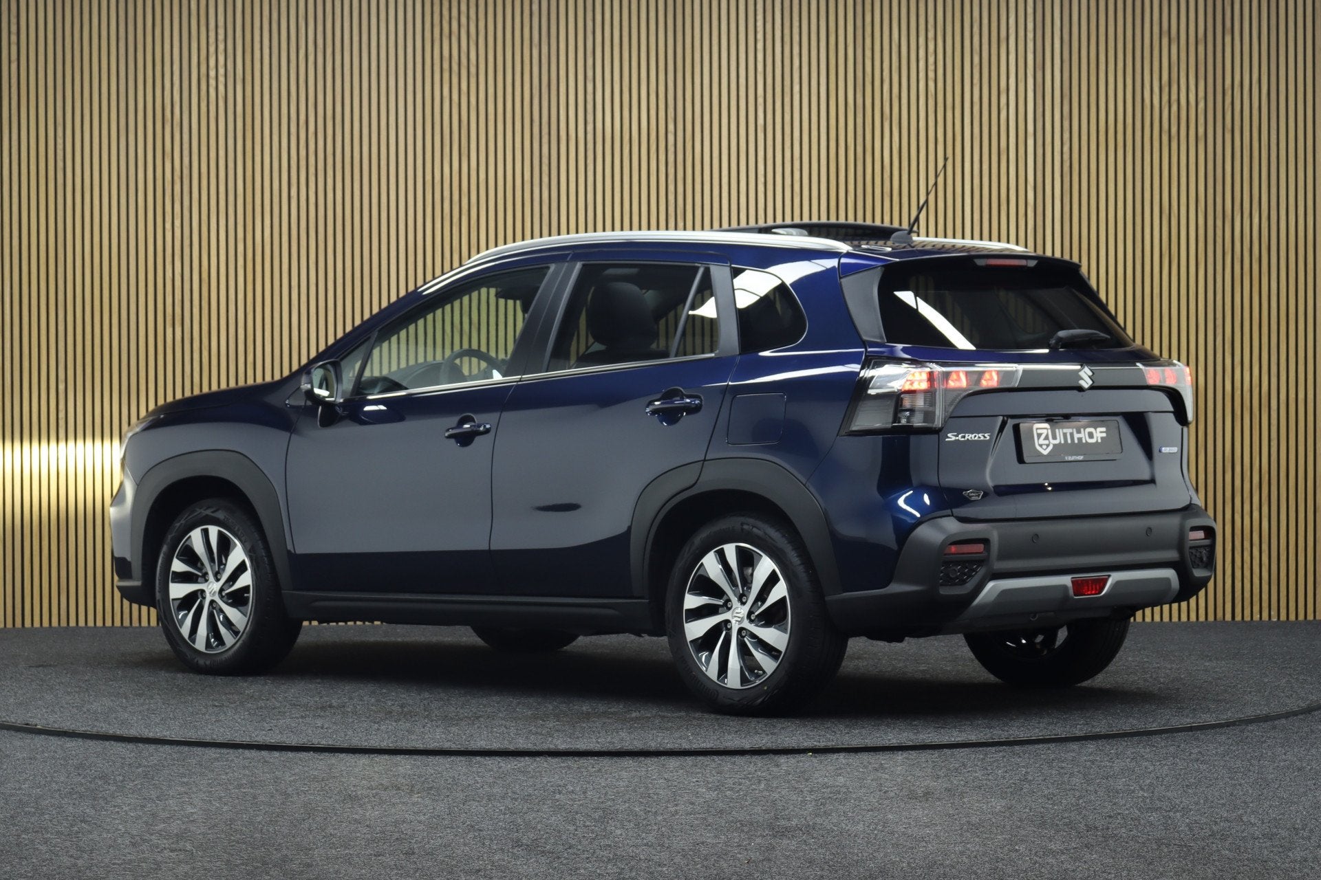 Suzuki S-Cross 1.4 Boosterjet 130PK Style Smart Hybrid | Pan, Auto's, Dealer onderhouden, Gebruikt, Zwart, 4 cilinders