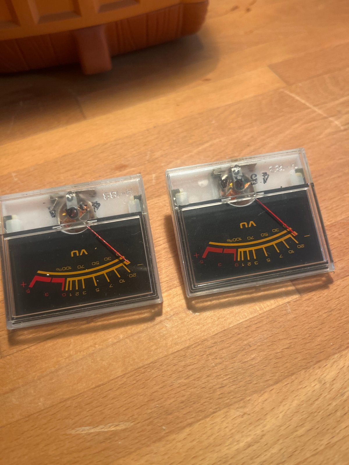 2x VU-meters voor audio taperecorder Akai, Ophalen of Verzenden, Gebruikt