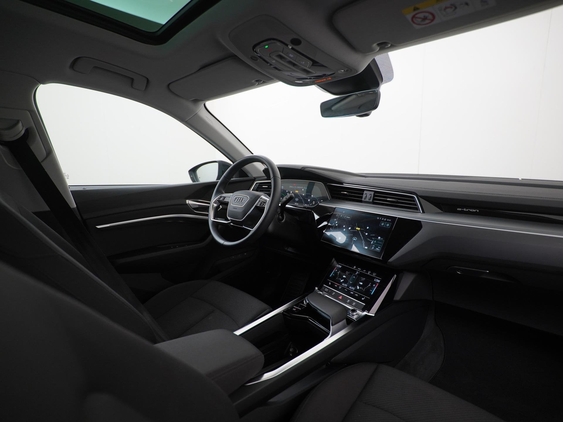 Audi e-tron 55 quattro 95 kWh | Panoramadak | Trekhaak | Zon, Auto's, Automaat, Stof, Automatische klimaatregeling, 95 kWh