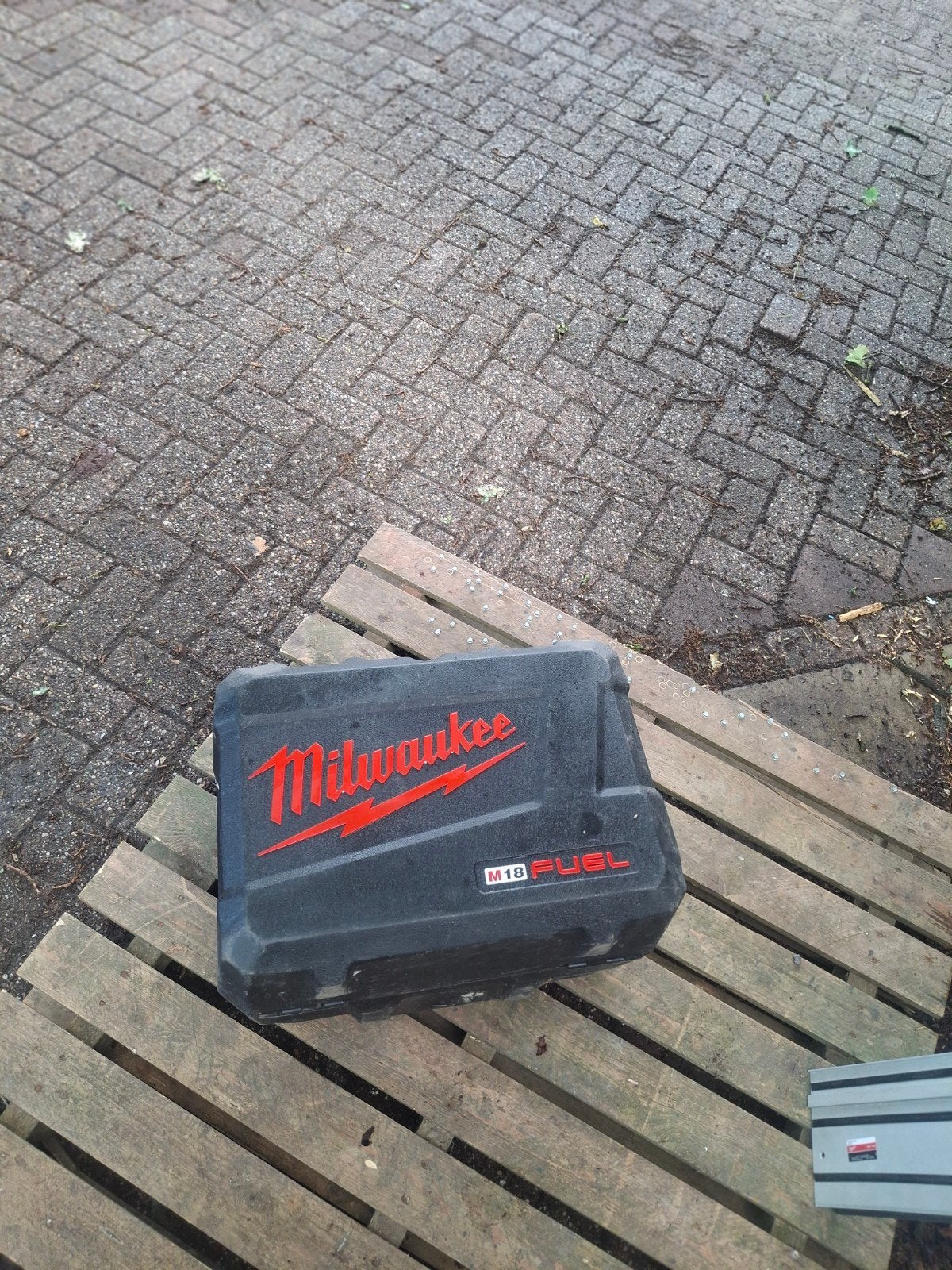 Milwaukee M18 FUEL Invalzaag met geleiderail, Ophalen, Invalzaag, 70 mm of meer, Zo goed als nieuw