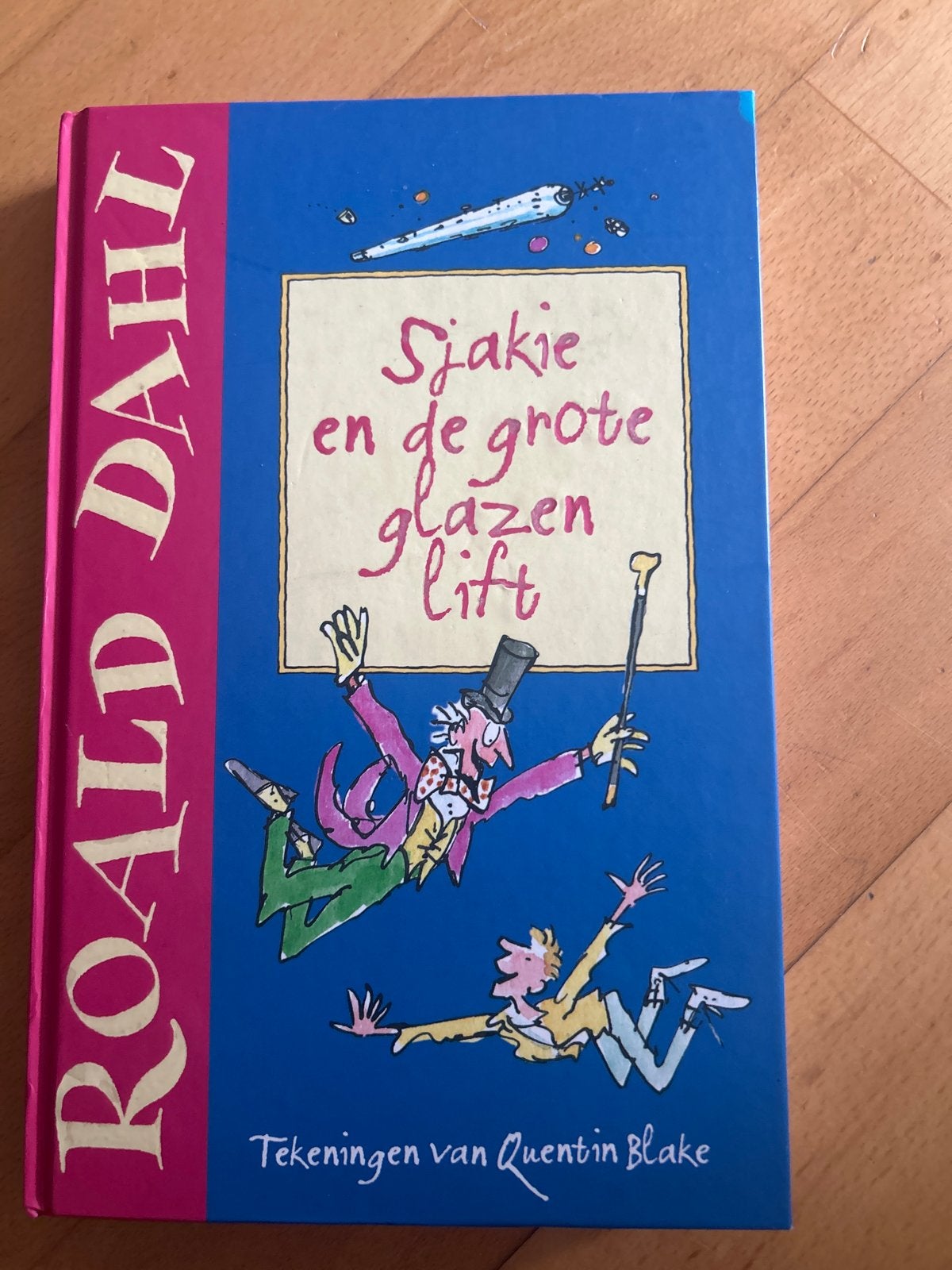 Sjakie en de grote glazen lift - Roald Dahl, Ophalen of Verzenden, Zo goed als nieuw, Fictie algemeen