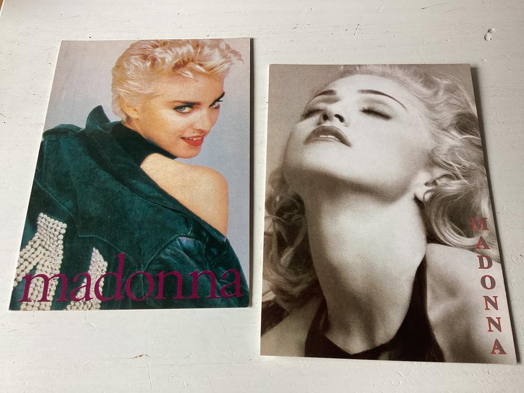 2 ansichtkaarten Madonna, Verzenden, 1980 tot heden, Ongelopen, Sterren en Beroemdheden