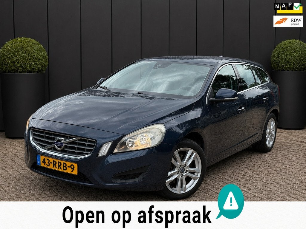 Volvo V60 1.6 T4 Momentum AUTOMAAT NAVI CRUISE APK, Auto's, Volvo, Gebruikt, 4 cilinders, Blauw, Leder en Stof
