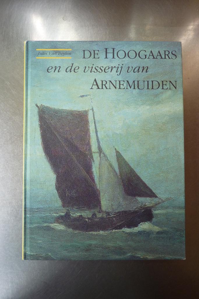 De Hoogaars en de visserij van Arnemuiden - Jules van Beylen, Ophalen of Verzenden, Zo goed als nieuw