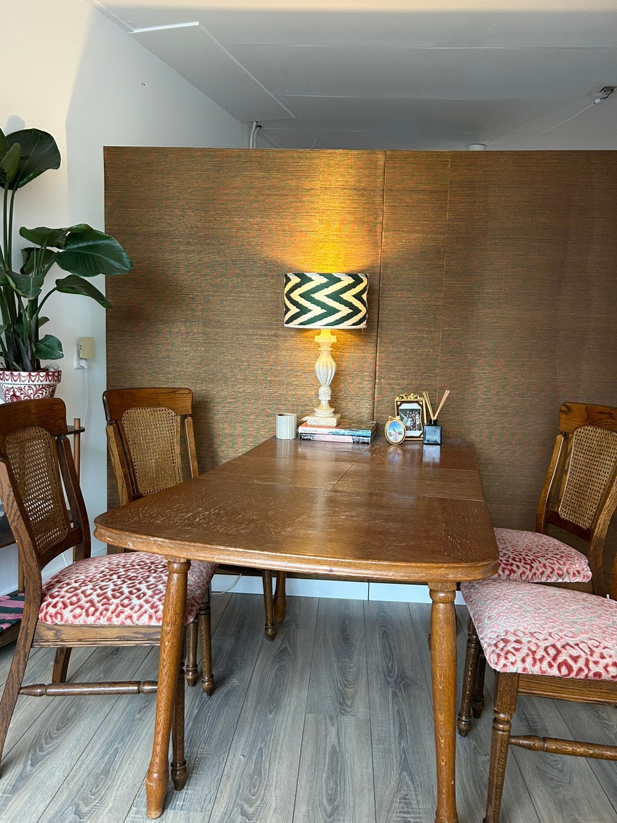 Vintage Deens ovaal eettafel, Ophalen of Verzenden, Zo goed als nieuw, 4 tot 6 stoelen