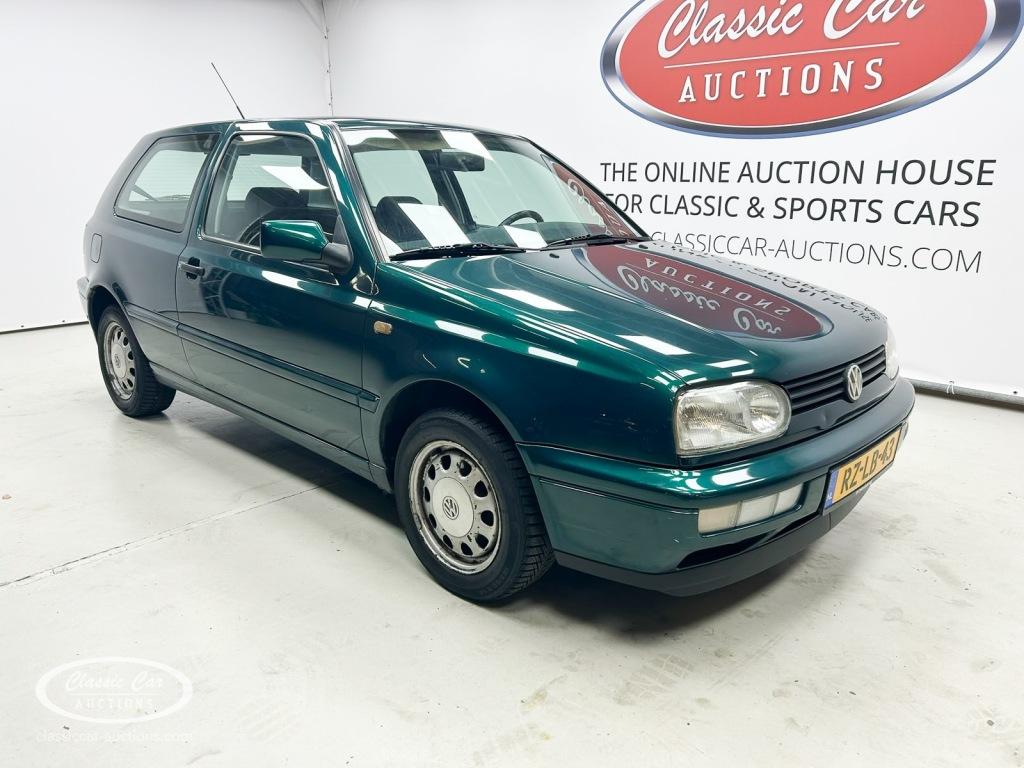 Volkswagen GOLF   - ONLINE AUCTION, Auto's, Volkswagen, Voorwielaandrijving, 4 cilinders, Origineel Nederlands, Handgeschakeld