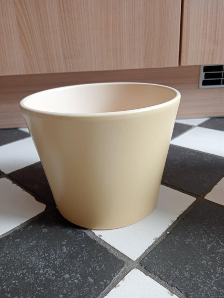 Grote bloempot zacht geel 15 cm hoog nieuwstaat, Tuin en Terras, Ophalen, Rond, Binnen, Zo goed als nieuw