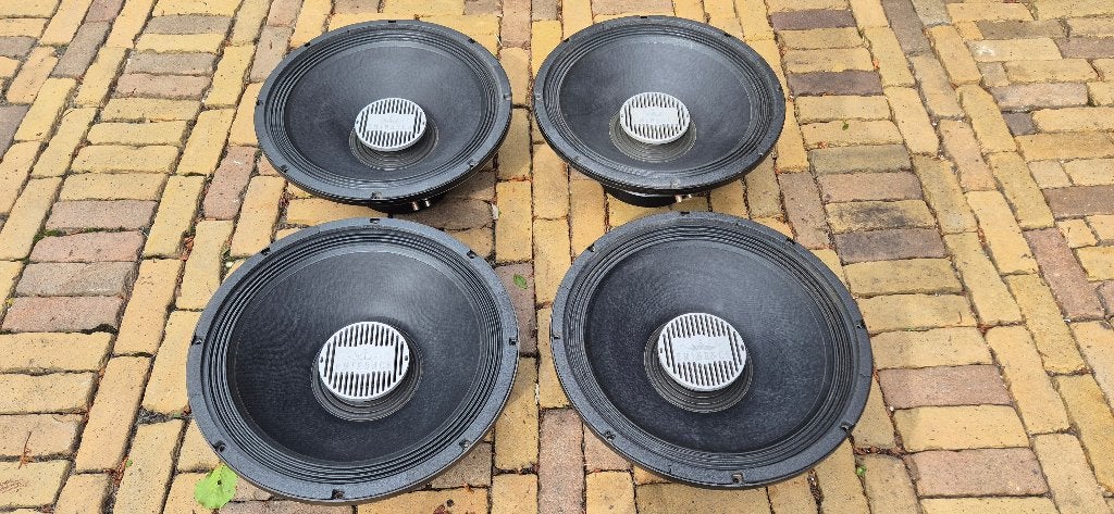 Eminence Kilomax Pro 18 A subwoofer 18 inch let op 1 defect, Gebruikt, Subwoofer, Ophalen, 150 watt of meer