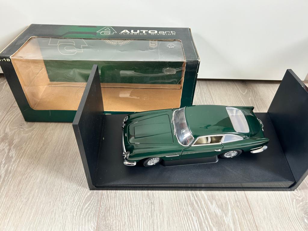 1:18 Autoart Aston Martin DB5 LHD Groen In originele doos, Ophalen of Verzenden, Zo goed als nieuw, Auto, Autoart