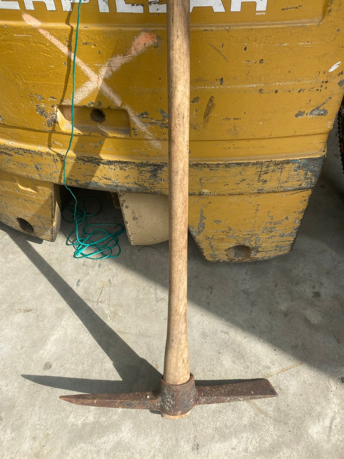 Pikhouweel met houten steel - Robuust gereedschap, Gebruikt, Onbekend, Ophalen of Verzenden, Onbekend