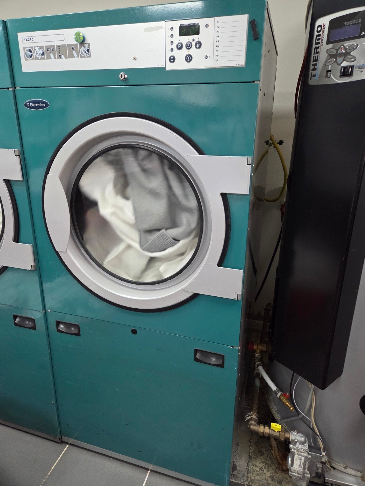 Electrolux T4250 Professionele Droger - Gebruikt, Ophalen, Gebruikt, 10 kg of meer, Luchtafvoer