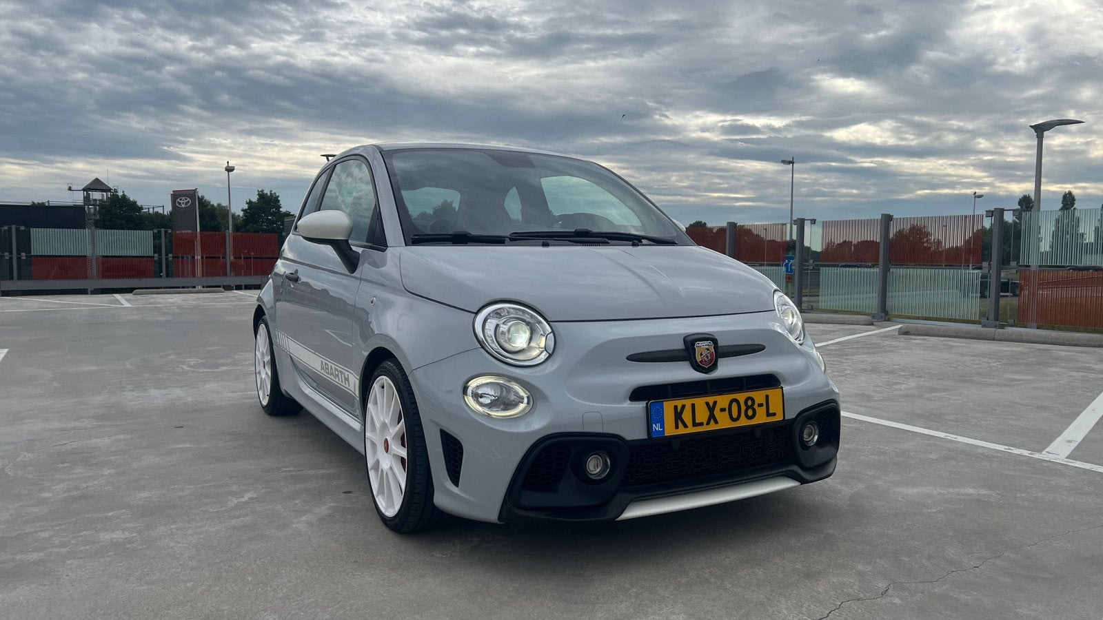 Abarth 595 Esseesse 70th 1.4 180 pk Akrapovič Carbon Sabelt, Zwart, 4 cilinders, Handgeschakeld, Particulier
