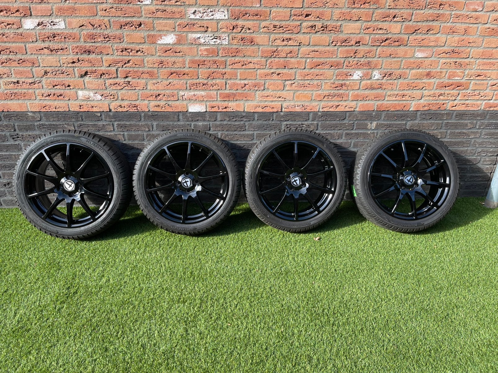 Kumho Winterbanden met Velgen - 205/45 R17 88V, Auto-onderdelen, Ophalen, Gebruikt, Banden en Velgen, 17 inch