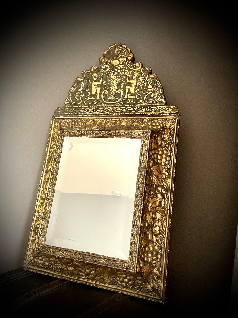Brocante Spiegel geslagen koperen lijst curiosa antiek goud, Ophalen, Rechthoekig, Minder dan 50 cm, Minder dan 100 cm