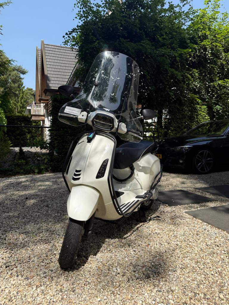 Vespa Sprint 2022 brom weinig kilometers, Ophalen, Overige modellen, Maximaal 45 km/u, Zo goed als nieuw