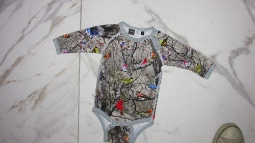 56 MOLO romper met vogels, Ophalen of Verzenden, Zo goed als nieuw, Meisje, Nacht- of Onderkleding