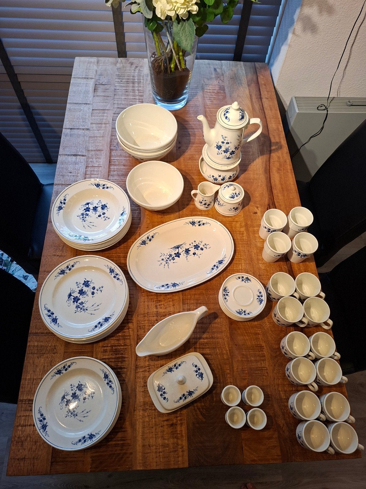 Uitgebreid servies met blauw bloemmotief, Huis en Inrichting, Keuken | Servies, Ophalen, Gebruikt, Compleet servies, Klassiek