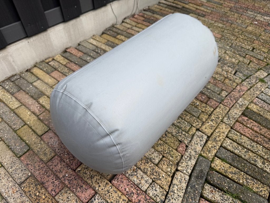 Narwhal zitrol opblaas zitkussen voor rubberboot 62 x Ø 30cm, Ophalen of Verzenden, Zo goed als nieuw, Overige typen