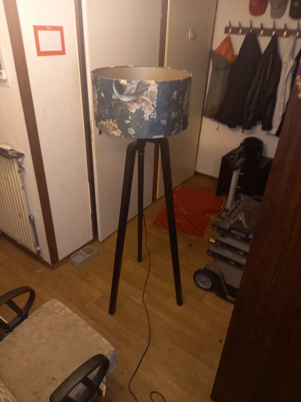 Stijlvolle Vloerlamp met Unieke Kap - Zo goed als nieuw, Huis en Inrichting, Modern, Botanisch, Scandinavisch, Zo goed als nieuw