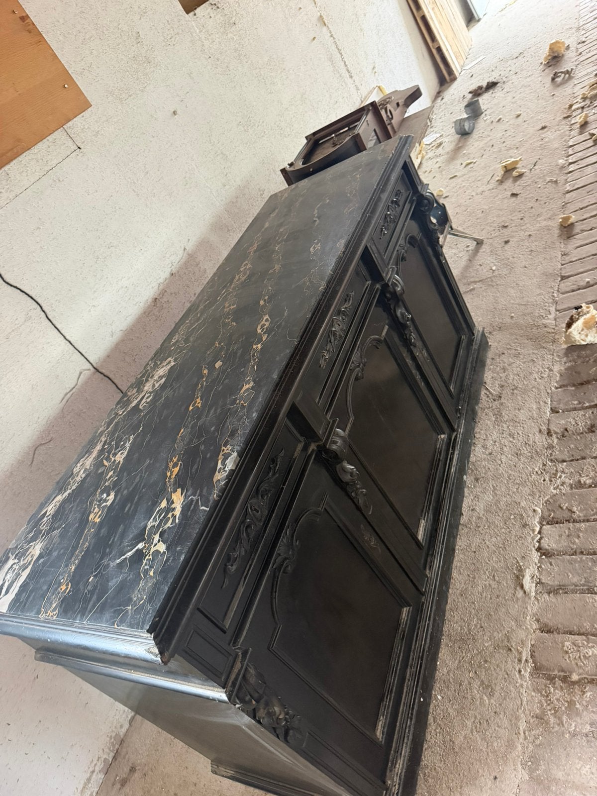Antiek zwart dressoir met marmeren blad en spiegel, Ophalen