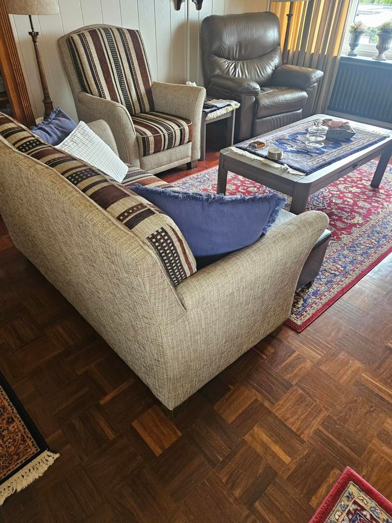 Comfortabele zithoek met gestreepte kussens, Ophalen, Zo goed als nieuw, 75 tot 100 cm, Stof