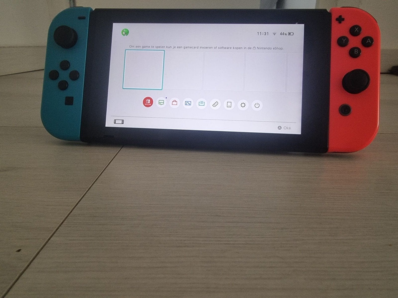 Nintendo Switch V.2 uit 2023 - Zeer weinig gebruikt, Spelcomputers en Games, Ophalen, Zo goed als nieuw, Met 2 controllers, Switch 2019 Upgrade
