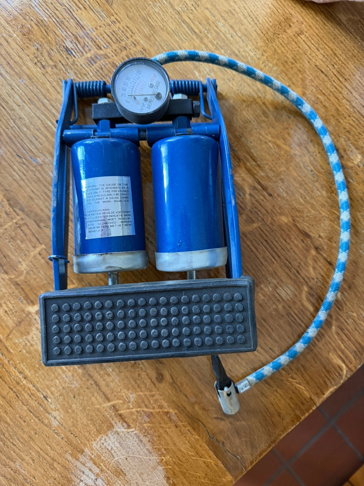 Vintage dubbele voetpomp met manometer, Ophalen