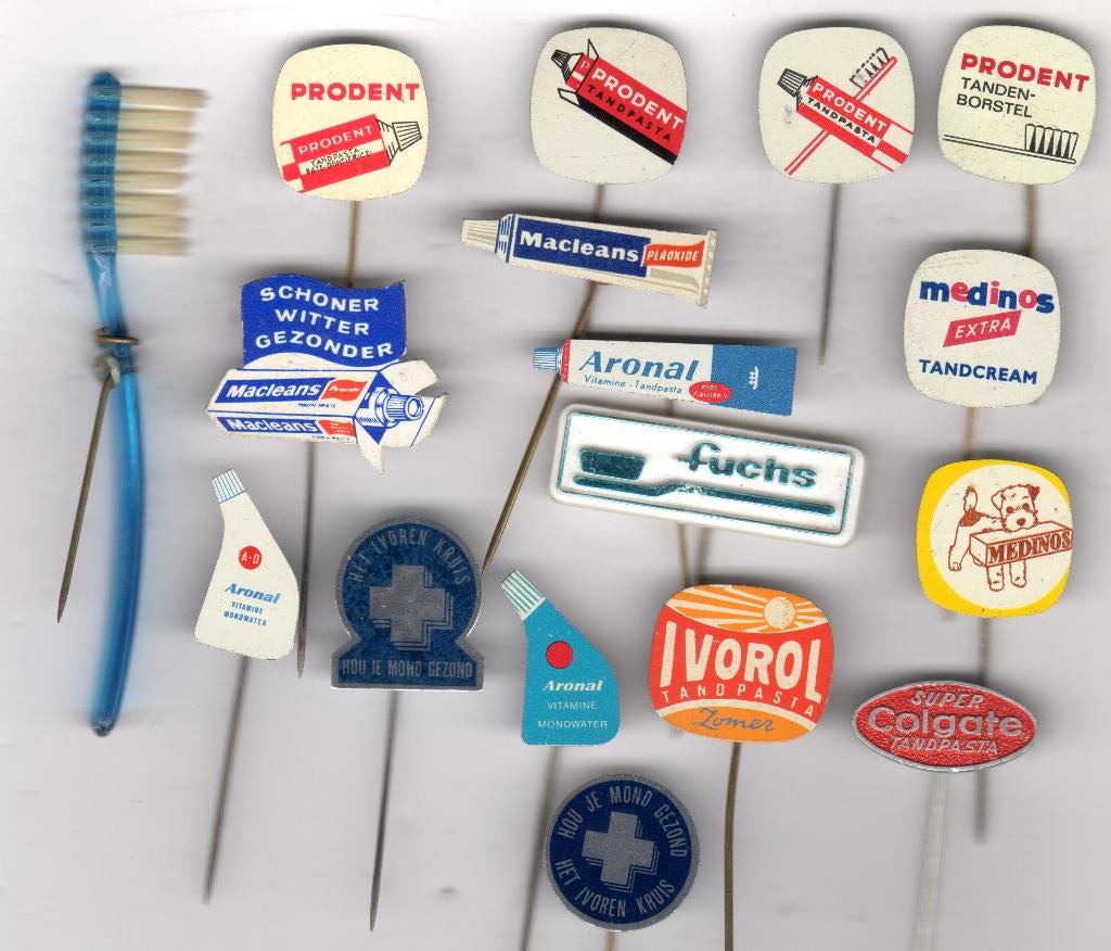 17 speldjes TANDEN TANDPASTA TANDARTS MONDZORG TANDZORG (A5), Verzamelen, Speldjes, Pins en Buttons, Ophalen of Verzenden, Gebruikt