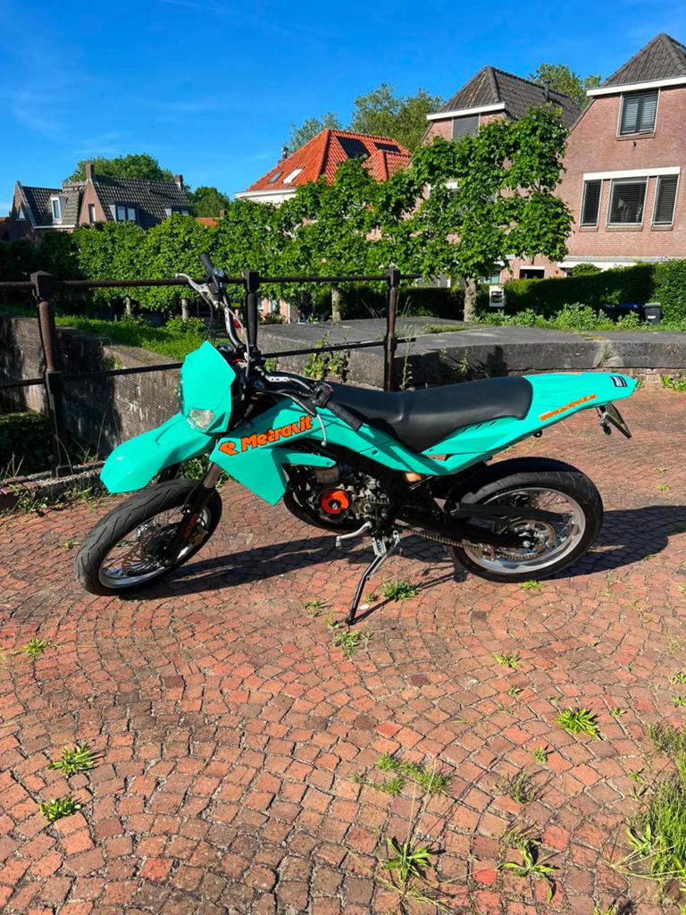 Aprilia SX50 70cc Metrakit MOET ZSM WEG, Fietsen en Brommers, Ophalen, Zo goed als nieuw, Overige merken