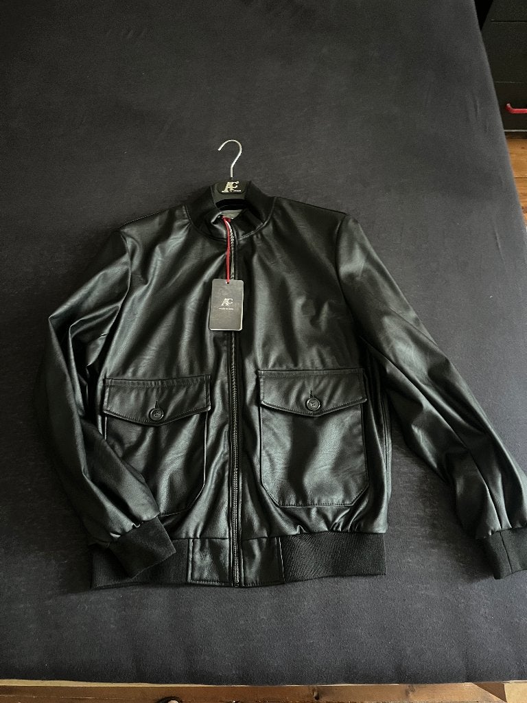 3 Sportieve Jacks, 2xM en 1xL. Laatste stuks festivalverkoop, Ophalen of Verzenden, Nieuw, Zwart